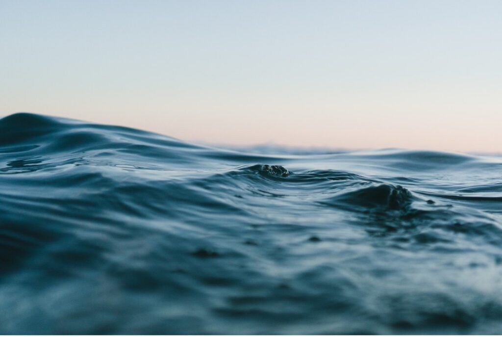 Gently rolling waves in the ocean represents the WELL water concept